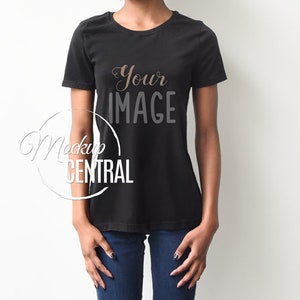 Afrikanische amerikanische Frau Schwarz Rundhals T-Shirt Bekleidung Mockup, Mode Kleidung Stock Fotografie, Mädchen Mock-Up-Shirt - Damen T-Shirt