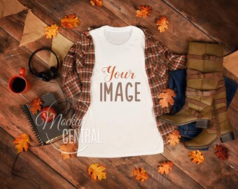Damt-t-shirt med rund hals, blank vit höstklänning, modell ovanifrån, modeinriktad stockfotografi, modell av skjortabakgrund, JPG-nedladdning