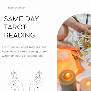 Könnte beinhalten: Ein weißer Hintergrund mit schwarzem Text, der "THE STAR STAROT" und "SAME DAY TAROT READING" lautet, mit dem Slogan "For when you need answers fast! Receive your tarot reading order within 24 hours after ordering." Das Bild zeigt auch die Hände einer Person, die ein Tarotkartenspiel, eine brennende Kerze und eine Salzlampe hält.