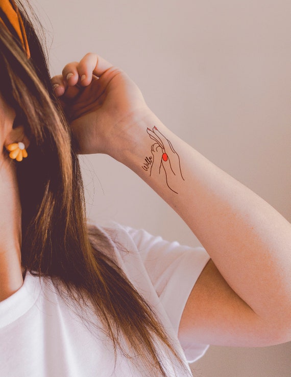 Student 23 who cant tell her left from right gets L and R TATTOOED on her hands as a permanent reminder The US Sun