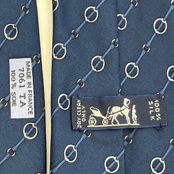 Cravate HERMÈS Vintage En Soie - Motif Cheval, Référence 7368PA, Occasion De Qualité