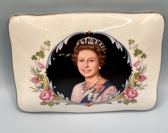 Boîte à bijoux en porcelaine Jubilé d'argent de la reine Elizabeth II