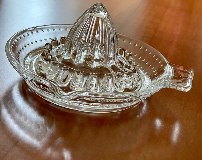 Vintage Clear Glass ARC Reamer, French Glass Citrus Juicer With Pour