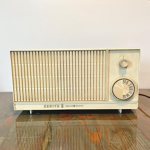 Working Zenith Solid State AM Radio