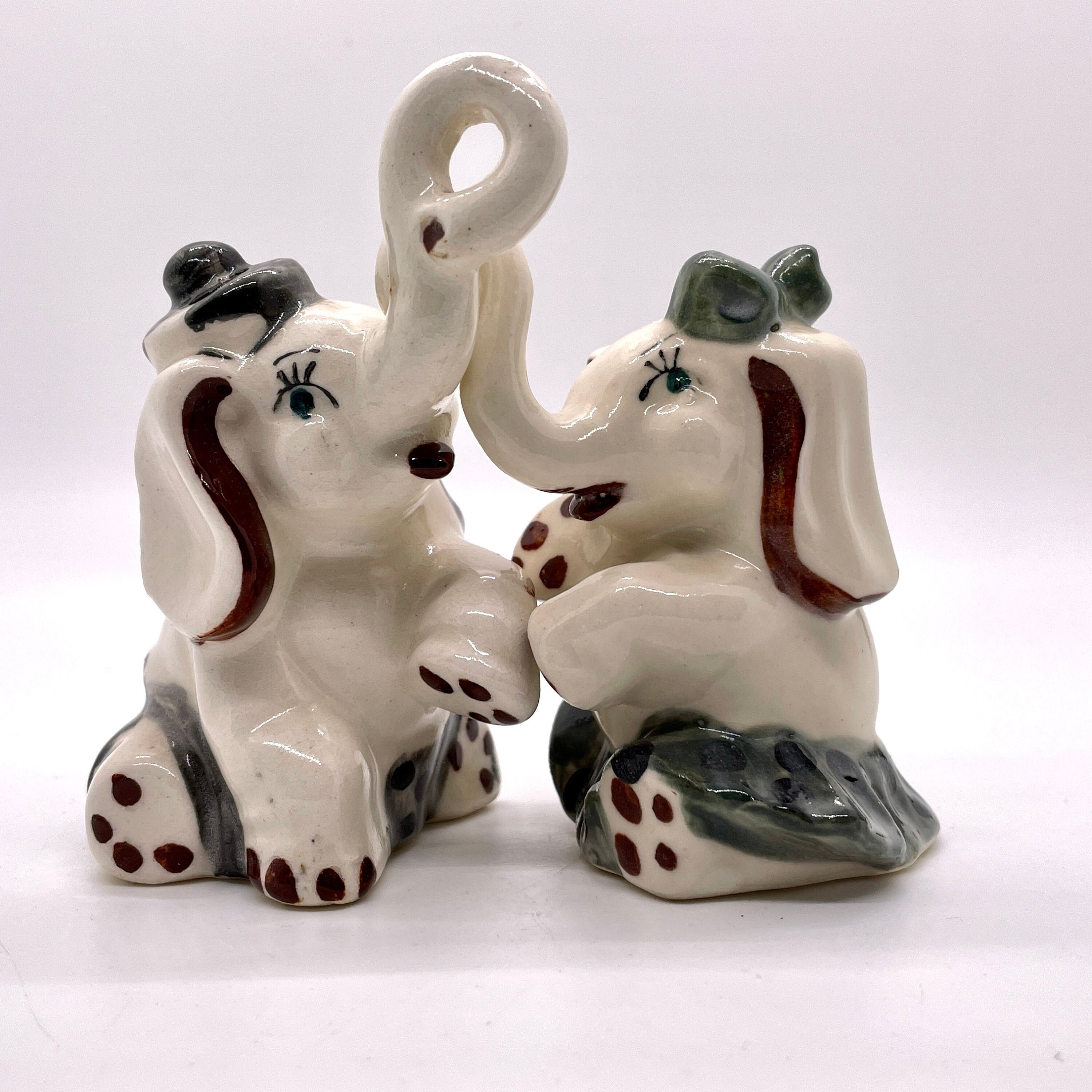 Pacific Trading 1 X Ceramic Magnetic Salt and Pepper Shaker Set - Elephants  They Kiss 8795