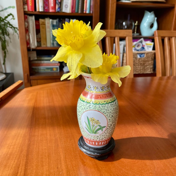 木製スタンドのアジアン・ラッパスイセンの花瓶 - Etsy 日本