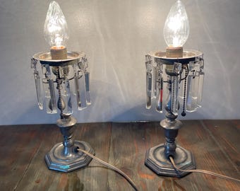 Zinnfarbene Pairpoint-Boudoirlampen mit baumelndem Kristall