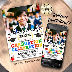 photo de fête de remise des diplômes pour enfants | Carte d'études supérieures colorée modifiable de Zazzle.be Liste d'envies Vous avez des idées ? Modèle imprimable numérique personnalisé 5 x 7