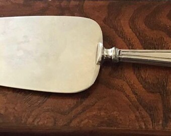 Vintage pie/cake server with Sterling handle