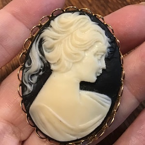 Vintage Cameo With Black Background Gold Tone Brooch