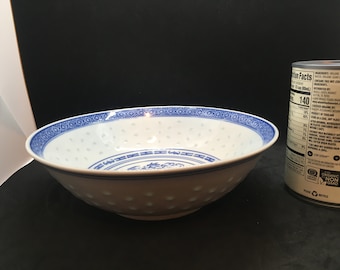 Chinesische blaue und weiße Reiskornaugen-Porzellan-Drachenmuster-Servierschale ~ 2,5 &quot;x 20 cm ~ China Jingdezhen ~ MEHRFACH VERFÜGBAR&quot;
