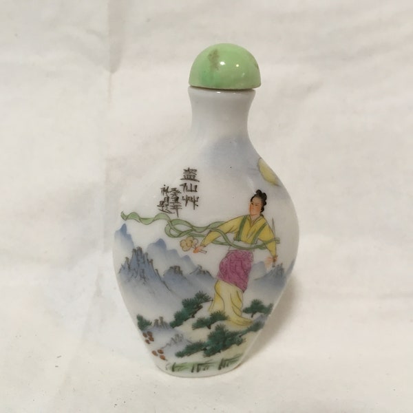 Chinese Glass Hand Painted Snuff Bottle 2.75" Tall ~ Chinese Snuff Bottle (L1)