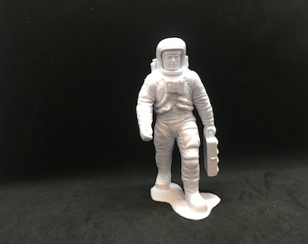 1970 Louis Marx & Company White Plastic Apollo Astronaut ~ 5.5" Tall ~ Made in the USA