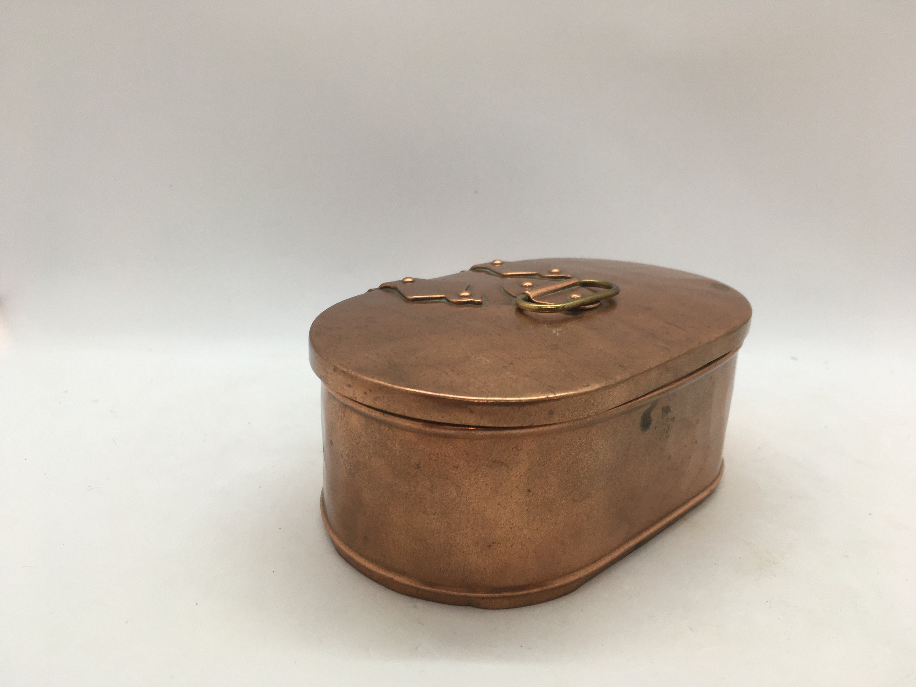 Shop exclusive fabric bags and leather bags at Svenskt Tenn
