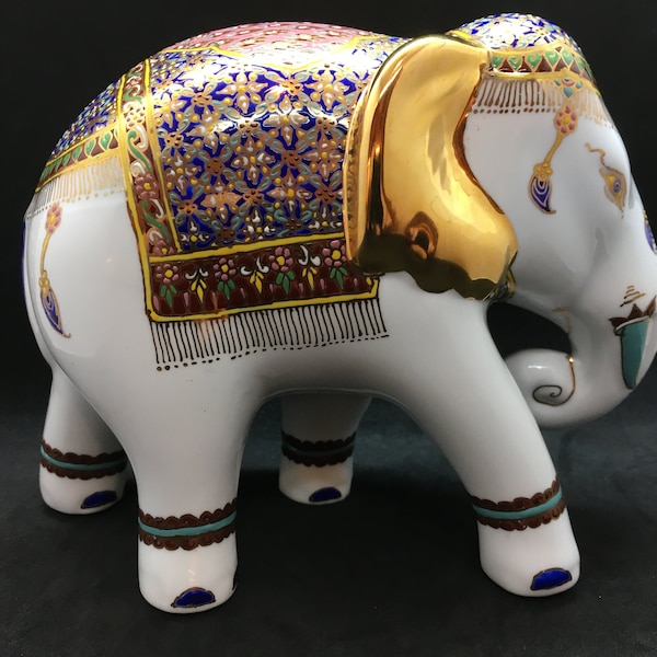 Narai Phand Thai Éléphant en porcelaine peint à la main ~ Éléphant de Thaïlande multicolore blanc