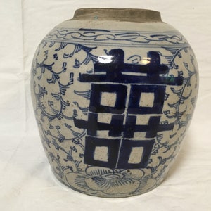 Antique Chinese Medicine Jar Ginger Jar Blue and White Pottery Ceramic Jar