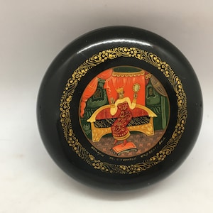Joyero ruso lacado pintado a mano ~ Mujer noble con espejo ~ 8,9 cm de ancho