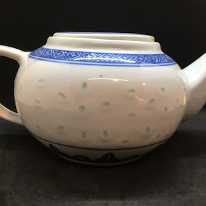 Vintage Blue and White Rice Grain Rice Eye Teapot ~ Jingdezhen China (L1)