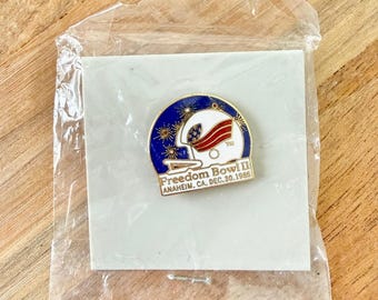 Vintage 1985 Freedom Bowl II Pin Colorado Buffaloes Washington Huskies NOS