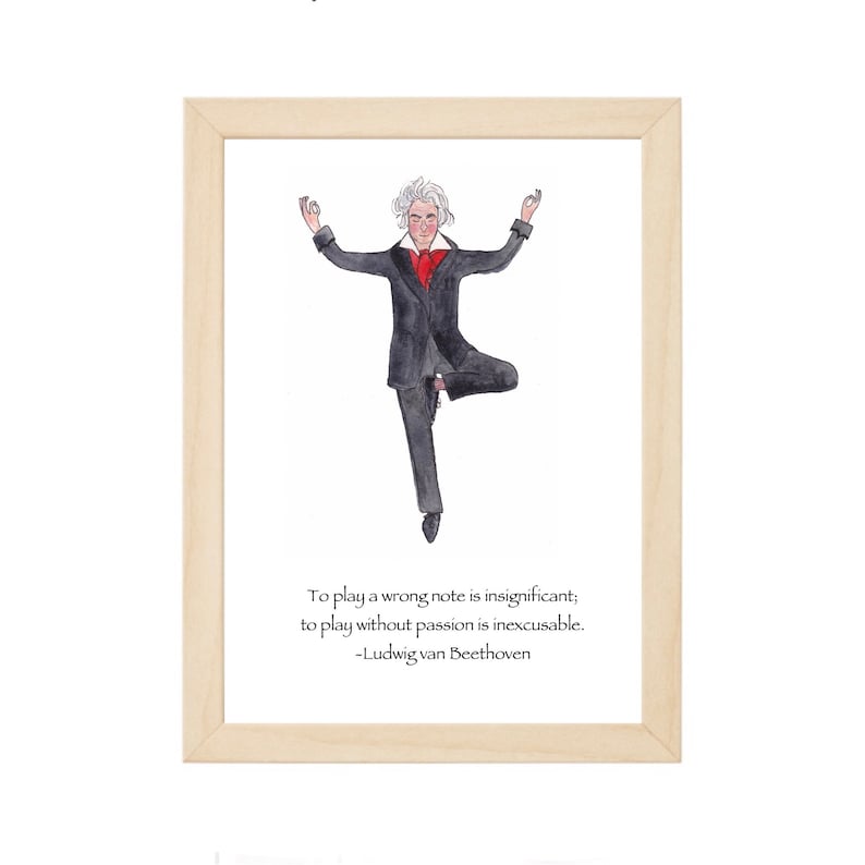 Puede incluir: Una ilustraci&oacute;n enmarcada de un hombre con un traje negro y corbata roja de pie en una postura de yoga. La cita "Tocar una nota incorrecta es insignificante; tocar sin pasi&oacute;n es inexcusable. -Ludwig van Beethoven" est&aacute; impresa debajo de la ilustraci&oacute;n.