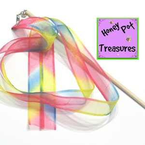 RUBAN DE 3 pi, 2 rubans arc-en-ciel inclinés sur un manche de 12 po.