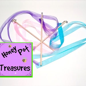 6count 3 &#39;BAND STÄBCHEN PARTY PACK. Jeder Zauberstab hat zwei 3 Fuß transparente Bänder auf einem 12-Zoll-Dübelgriff mit Spinnerwirbel und Glocke für Tanzwirbel