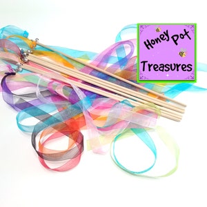 6count 4 &#39;BAND STÄBCHEN PARTY PACK. Jeder Zauberstab hat zwei 4 &#39;transparente Bänder auf einem 16-Zoll-Griff mit Spinnerwirbel und Glocke für Tanz, Lobpreis, Twirler