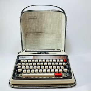 Brother Typewriter, Working Typewriter, Portable Typewriter, Vintage Typewriter, Typewriter With Case and 2 New Ribbon, Gift For Writer