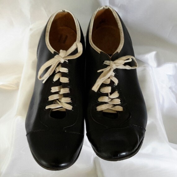 Brooks baseball shoes discount