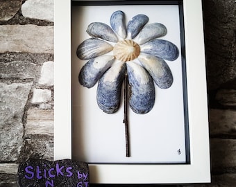 Pebble Art Mussel Beach Shell &#39;Flower&#39; - 7x5 black or white box frame - Ideal for Birthdays - For Family - Friends - home decor