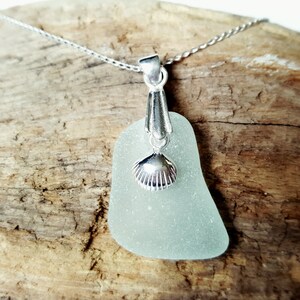 Collar de cristal marino color verde pálido con espuma de mar ~ asa de plata esterlina y almeja de concha marina ~ cadena de eslabones ~ hecho a mano ~ regalo ~ joyería ~ joyería