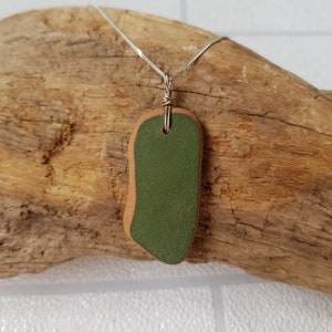 Ketting van terracotta en groen ~ sterlingzilver ~ draadwikkel ~ handgemaakt ~ uniek ~ op maat gemaakt ~ verjaardag ~ jubileum ~ kerstmis ~ Moederdag
