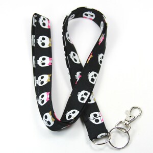 Buckle-Down Skull Pile Lanyard - 1.0 Inch Wide Stretchy Nylon Key Lanyard With Clip