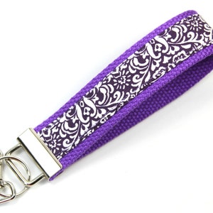 LILA VIRVEL Tygnyckelring, Lila nyckelbricka, Lila armband, Lila nyckelring