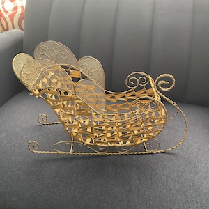 Beautiful gold Christmas sleigh (30)