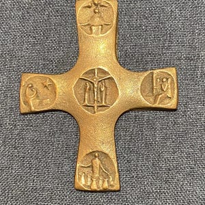Vintage bronze cross/ crucifix (jj)