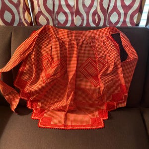Vintage red gingham and cross stitch kitchen apron (jjj)