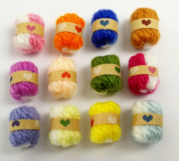 1:12 Dollhouse Miniature Filled Sewing Basket Knitting Yarn Cute Colorful 