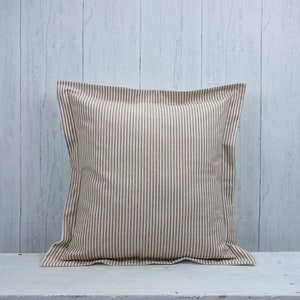 Finta euro a righe organiche.  Copricuscino neutro a righe.  Perfetto per l'arredamento autunnale o per l'arredamento della sala da pranzo della fattoria.  Cuscino da lancio 26X26.