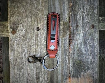 Llavero artesanal de cuero curtido vegetal con clip