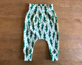 Narrow harem pants Vertical crocodiles