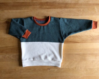 Crew neck ample colorblock forest green, cream and burnt orange