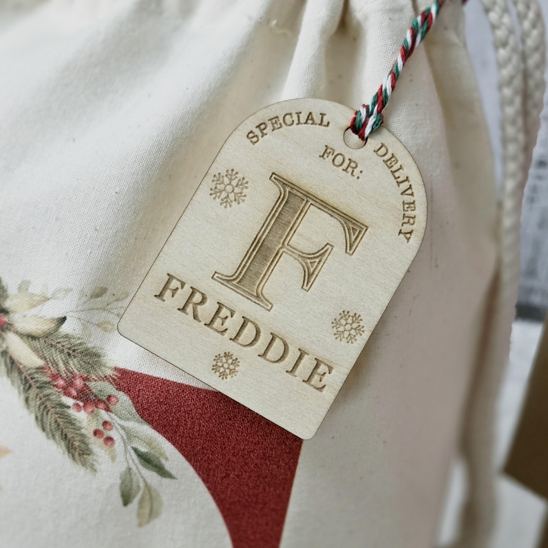 Personalised santa sacks, Christmas stocking, Christmas sacks, wooden name tag & Initial, Christmas eve gift bag, add name large letter bild 3