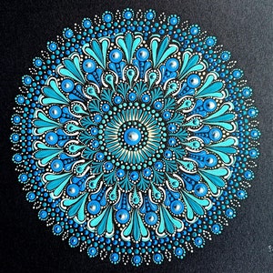 Mandala dipinto su carta nera, originale arte acrilica a pois di Francesca Licchelli, arte murale zen geometrica blu turchese, 11x8,3" Mandala a pois