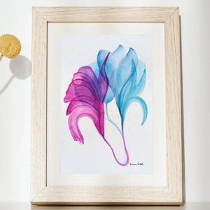 Pittura ad acquerello astratta Petali rosa blu Strati trasparenti leggeri Arte floreale originale Contemporanea Botanica Unica nel suo genere blu magenta