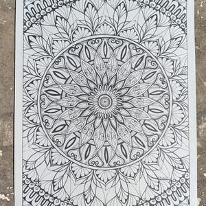 Disegno originale di mandala disegnato a mano con inchiostro nero su carta colorata, arte della geometria sacra, decorazione da parete Boho, 24 x 34 cm, disegno di mandala a inchiostro, arte mandala