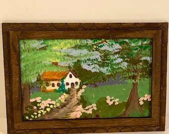 Dipinto originale incorniciato su betulla del Baltico. Decorazione da parete in miniatura per casa delle bambole in scala 1:12 "Cottage Path" 3 3/8" x 2 3/8". Grandi alberi e fiori ombrosi