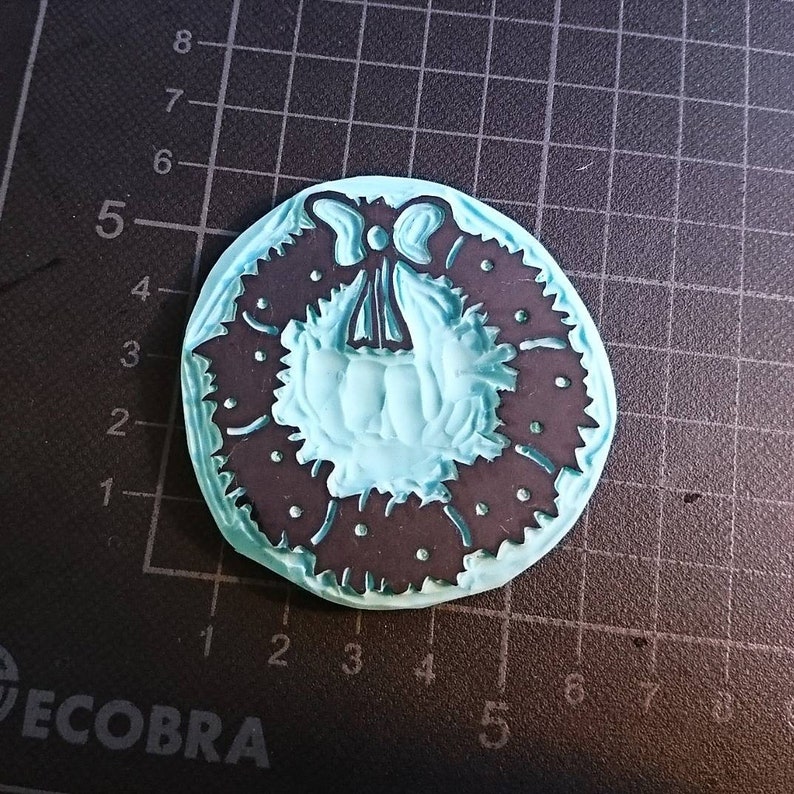 For gift wrapping and Christmas cards. Christmas wreath decoration stamp 2.3 inches Free worldwide shipping 6 by 6 cm