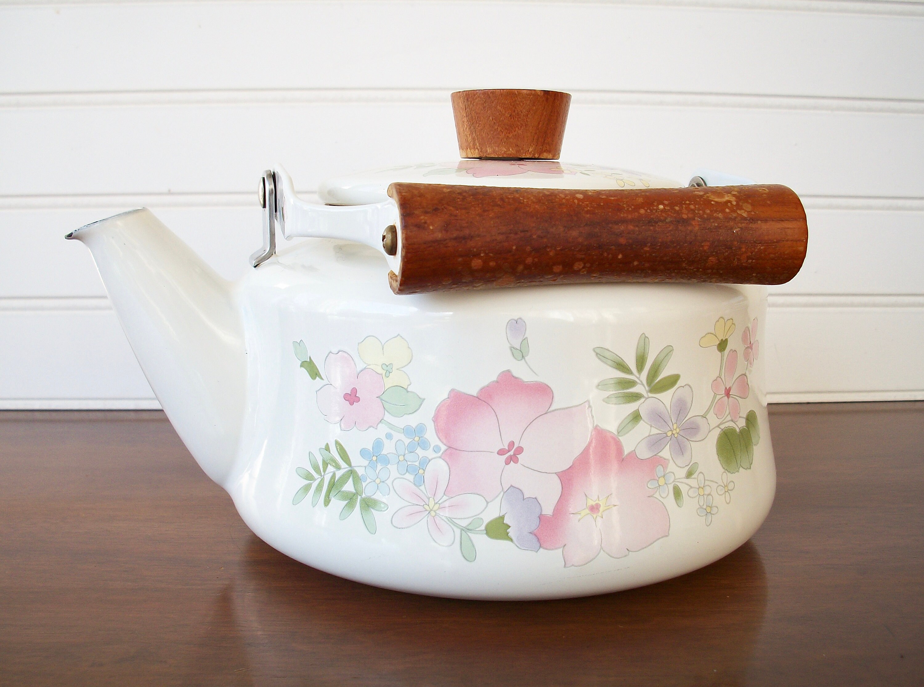 Kobë Kettle Enamelware Courtney Pattern Two Wooden Handles Etsy