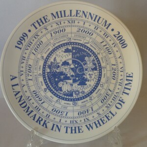 British Pottery Souvenir Plate 2000 Millenium by Shearings, A Landmark in the Wheel of Time Dave Savage 0224022-2798